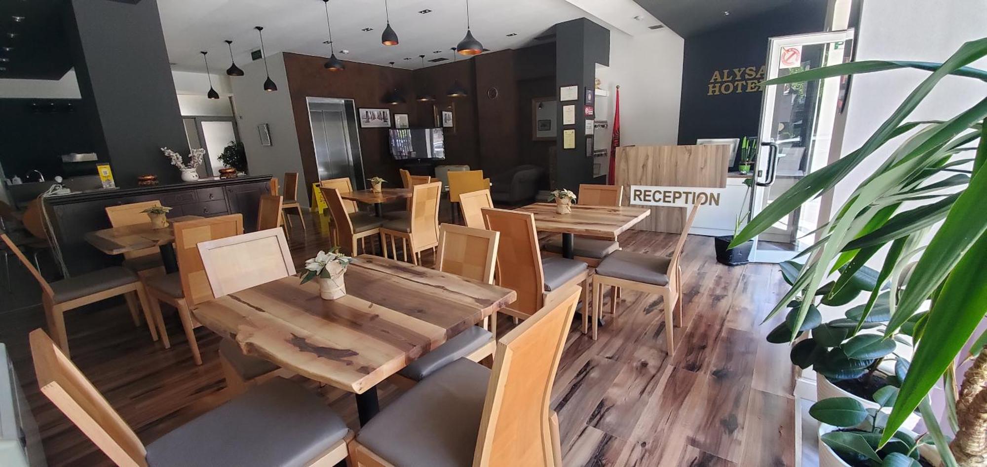 Hotel Alysa Корча Екстериор снимка